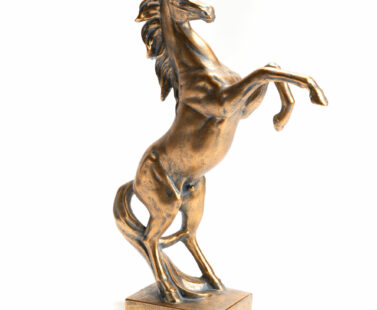 sculpture cheval or