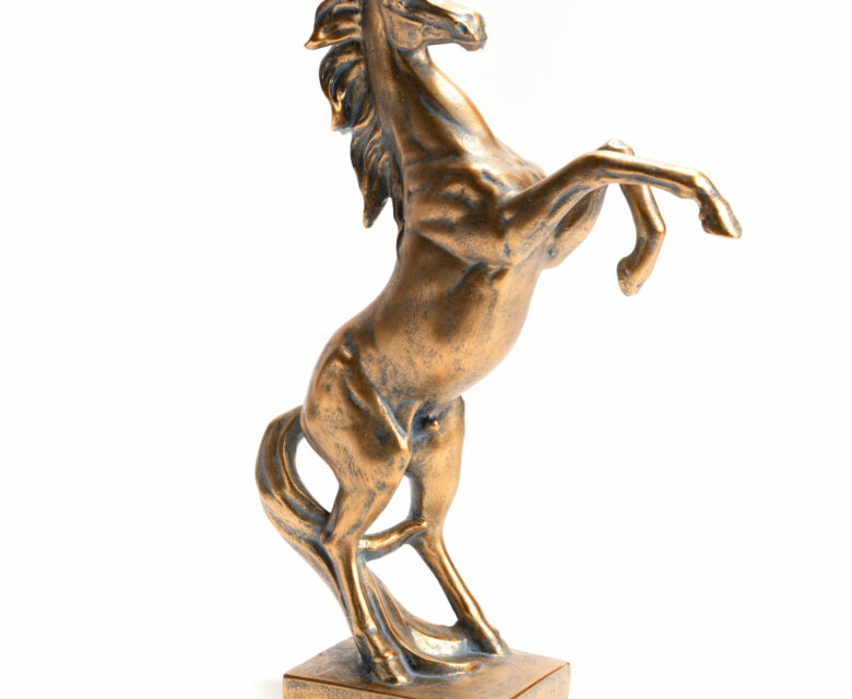 sculpture cheval or