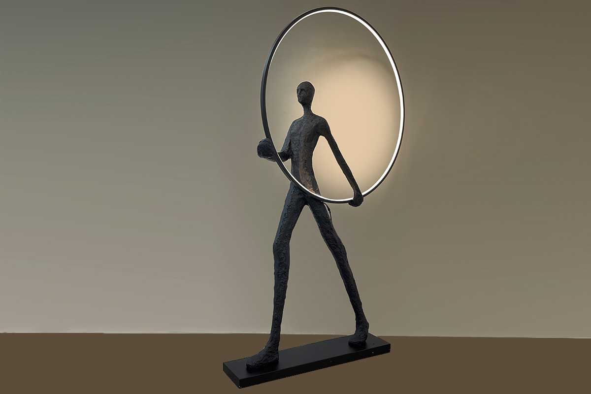 Lampadaire led sculpture femme cercle 180cm
