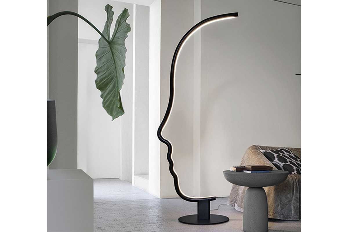 Lampadaire led visage abstrait 168 cm